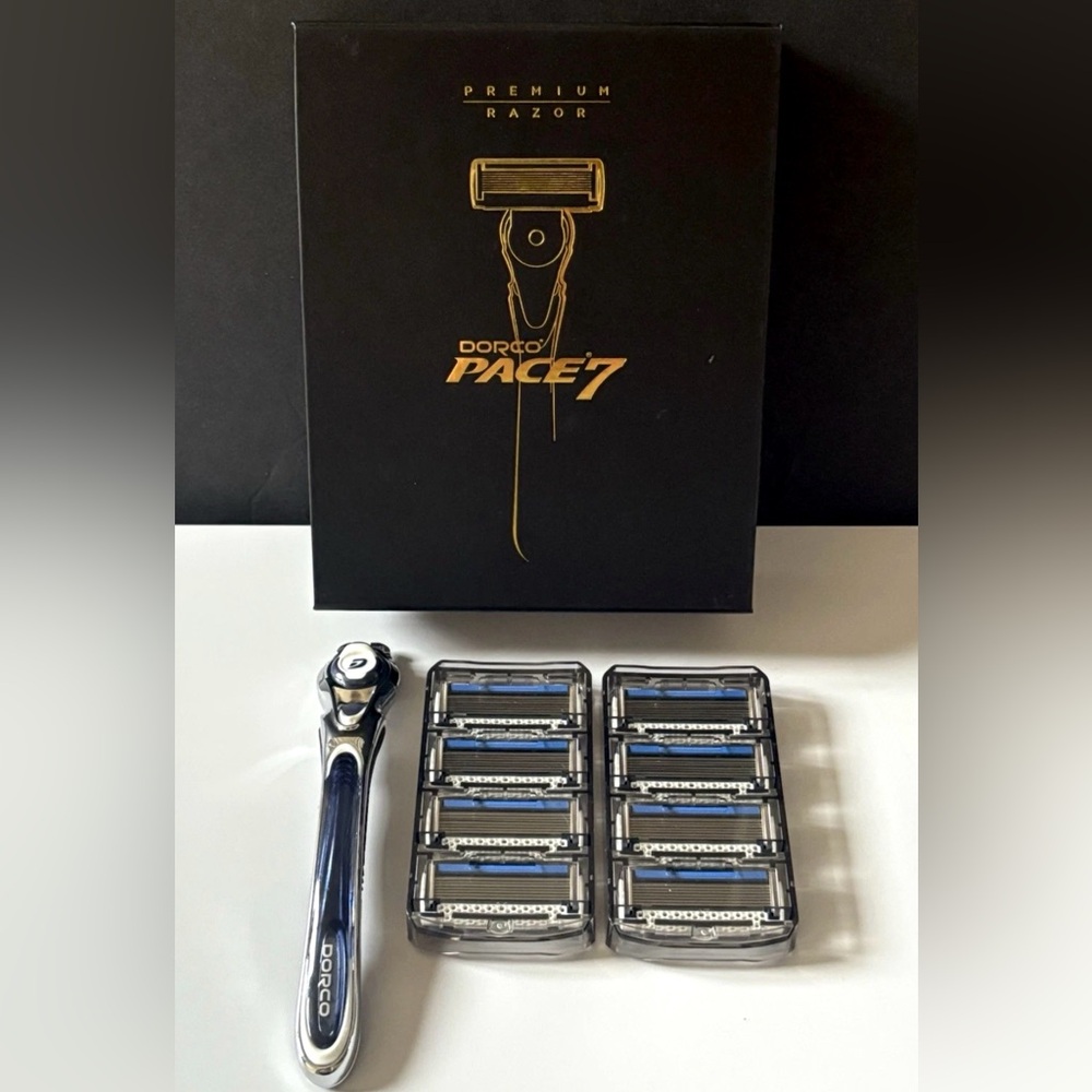 Dorco Pace 7 Blades Premium Razor Gift Set For Men Handle + 8 Refill Cartridges